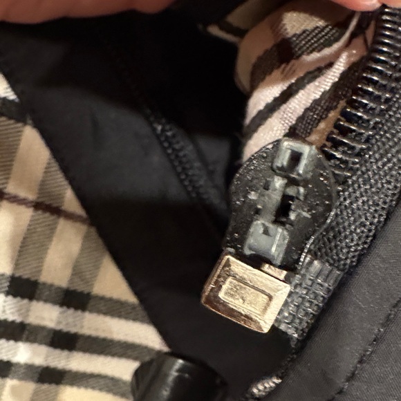 Burberry Black Trench Coat with Plaid Lining - Picture 4 of 6